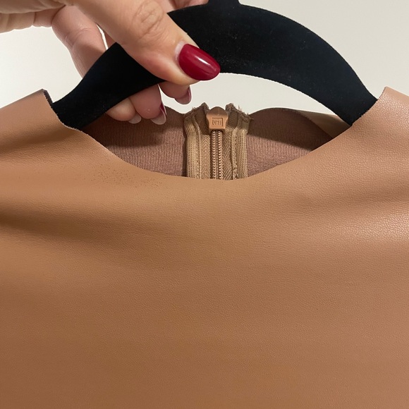 SKIMS Brand New FAUX LEATHER MOCK NECK BODYSUIT | SIENNA Size: Medium - Picture 5 of 5